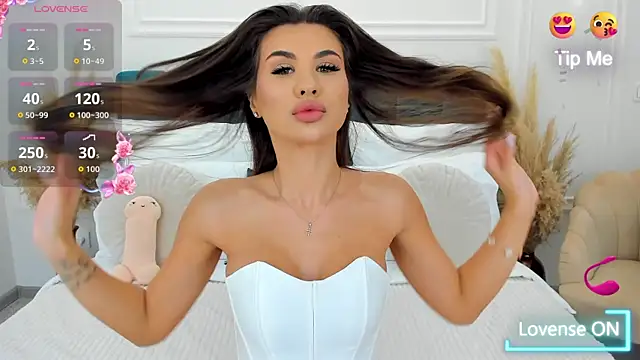 Snapshot of MonCarla chatting on 11/28/25, 08:22 MonCarla online show from 11/28/25, 08:22