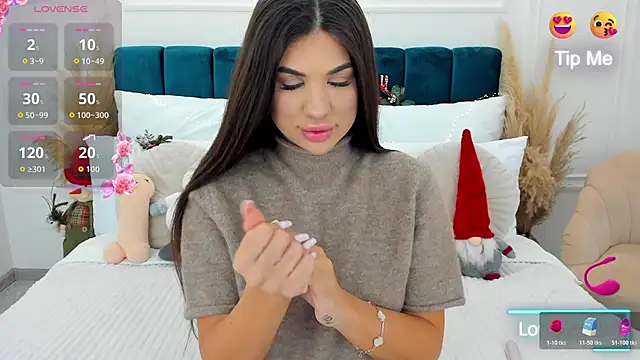 Snapshot of MonCarla chatting on 12/15/25, 06:28 MonCarla online show from 12/15/25, 06:28