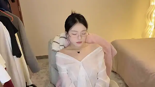 Robin-o3 online show from 12/04/25, 04:38