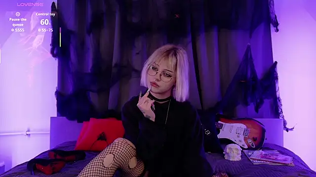 LiyaLuna online show from 09/17/25, 02:08