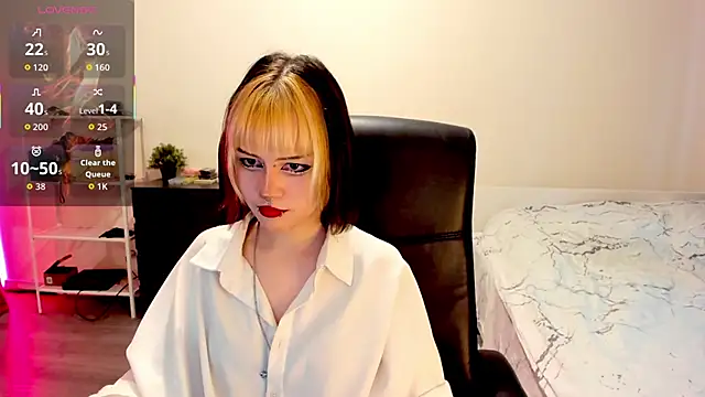 LiyaLuna online show from 12/05/25, 12:14