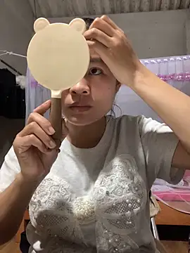 Snapshot of NhuFox chatting on 09/10/25, 02:06 NhuFox online show from 09/10/25, 02:06