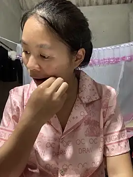 Snapshot of NhuFox chatting on 09/17/25, 01:13 NhuFox online show from 09/17/25, 01:13