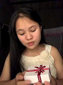 Snapshot of NhuFox chatting on 09/19/25, 01:34 NhuFox online show from 09/19/25, 01:34