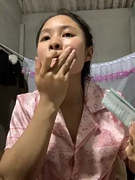 Snapshot of NhuFox chatting on 10/02/25, 12:56 NhuFox online show from 10/02/25, 12:56