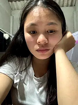 Snapshot of NhuFox chatting on 10/10/25, 01:43 NhuFox online show from 10/10/25, 01:43