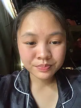 Snapshot of NhuFox chatting on 10/17/25, 08:06 NhuFox online show from 10/17/25, 08:06