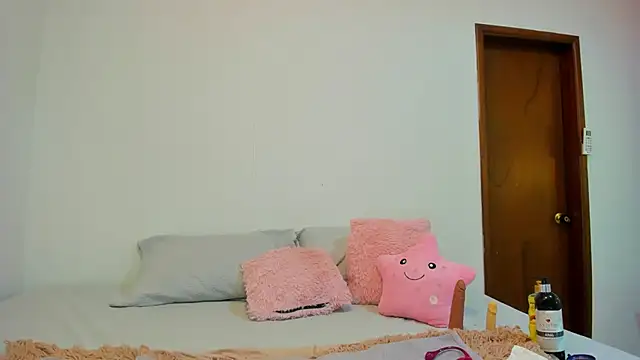 MiiaLane online show from 09/17/25, 02:19