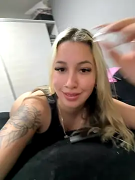 miagarcia250 online show from 11/04/25, 04:39