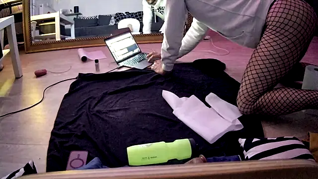 Snapshot of Toysboy67bi chatting on 09/28/25, 02:17 Toysboy67bi online show from 09/28/25, 02:17