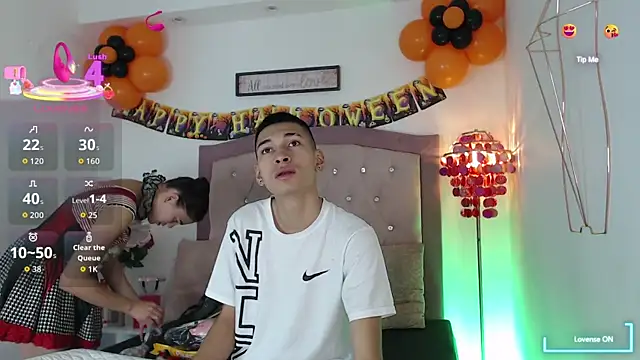 Snapshot of AmelieAndAce chatting on 10/09/25, 12:47 AmelieAndAce online show from 10/09/25, 12:47