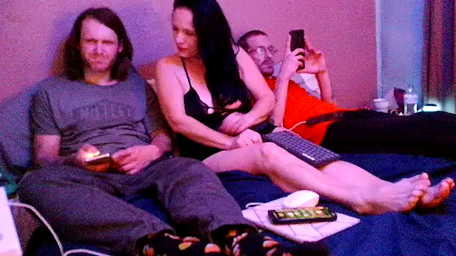 Snapshot of EllaMira44 chatting on 11/01/25, 01:40 EllaMira44 online show from 11/01/25, 01:40