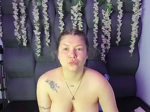 Snapshot of JuliettaRousse69 chatting on 02/04/26, 01:50 JuliettaRousse69 online show from 02/04/26, 01:50