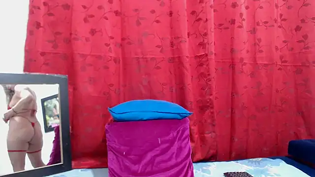 Snapshot of Sexysquirtmommy chatting on 06/23/26, 10:30 Sexysquirtmommy online show from 06/23/26, 10:30