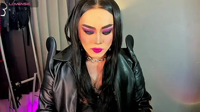 Snapshot of MagnaCumLoader17 chatting on 09/18/25, 10:12 MagnaCumLoader17 online show from 09/18/25, 10:12