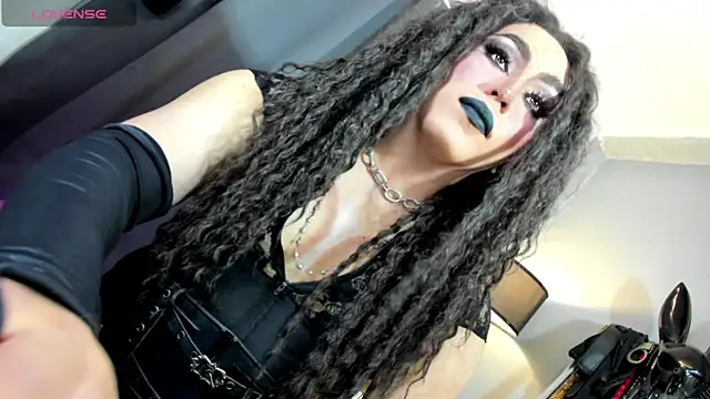 Snapshot of MagnaCumLoader17 chatting on 10/15/25, 12:33 MagnaCumLoader17 online show from 10/15/25, 12:33