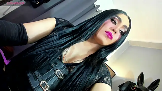 Snapshot of MagnaCumLoader17 chatting on 10/18/25, 03:31 MagnaCumLoader17 online show from 10/18/25, 03:31