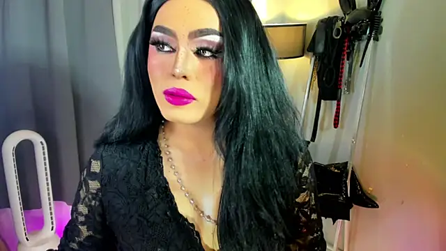 Snapshot of MagnaCumLoader17 chatting on 11/12/25, 11:25 MagnaCumLoader17 online show from 11/12/25, 11:25