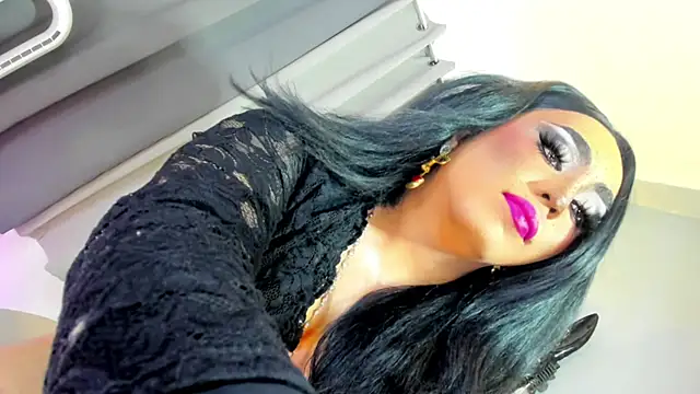 Snapshot of MagnaCumLoader17 chatting on 11/13/25, 10:19 MagnaCumLoader17 online show from 11/13/25, 10:19