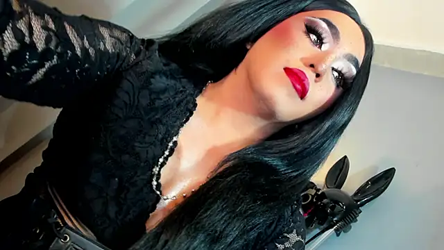 Snapshot of MagnaCumLoader17 chatting on 11/26/25, 10:11 MagnaCumLoader17 online show from 11/26/25, 10:11