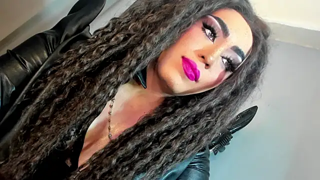 Snapshot of MagnaCumLoader17 chatting on 12/01/25, 10:37 MagnaCumLoader17 online show from 12/01/25, 10:37