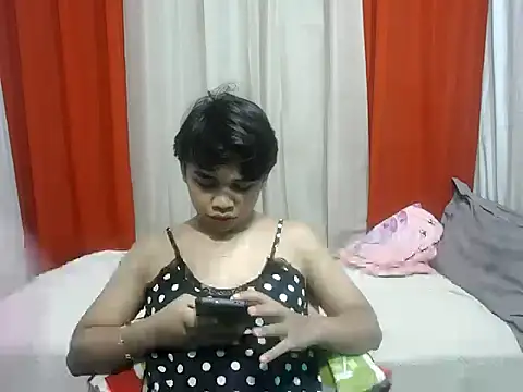 Snapshot of pinaymorena_zeinab chatting on 07/14/26, 03:51 pinaymorena zeinab online show from 07/14/26, 03:51