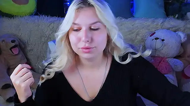 ChloeRicc online show from 09/12/25, 09:42