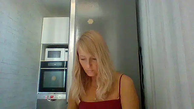 Snapshot of Vexxaa chatting on 09/11/25, 10:04 Vexxaa online show from 09/11/25, 10:04