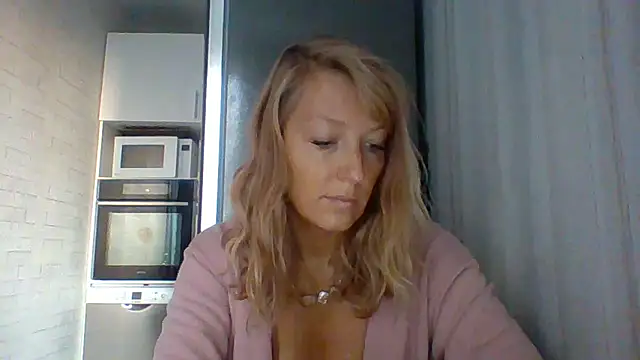 Snapshot of Vexxaa chatting on 09/20/25, 03:51 Vexxaa online show from 09/20/25, 03:51