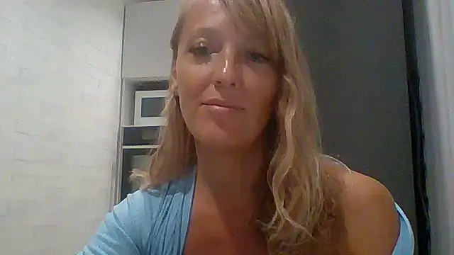 Snapshot of Vexxaa chatting on 10/06/25, 04:59 Vexxaa online show from 10/06/25, 04:59