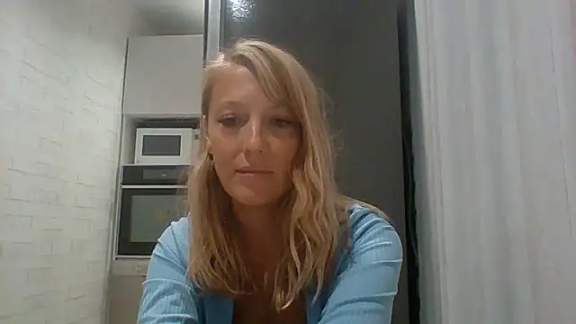 Snapshot of Vexxaa chatting on 10/11/25, 03:32 Vexxaa online show from 10/11/25, 03:32