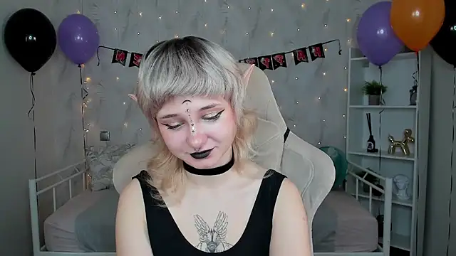 Tori Cutie online show from 11/01/25, 12:01