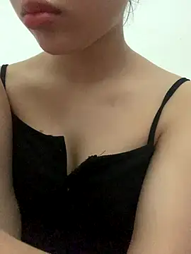 Snapshot of Nguyenha11 chatting on 09/28/25, 08:42 Nguyenha11 online show from 09/28/25, 08:42