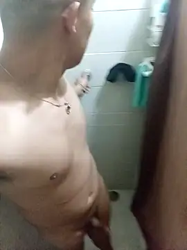 Snapshot of Tupapasiitooo chatting on 04/06/26, 05:19 Tupapasiitooo online show from 04/06/26, 05:19