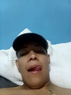 Snapshot of Tupapasiitooo chatting on 04/07/26, 01:39 Tupapasiitooo online show from 04/07/26, 01:39