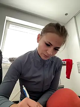 IsabellaEtha online show from 10/08/25, 12:36