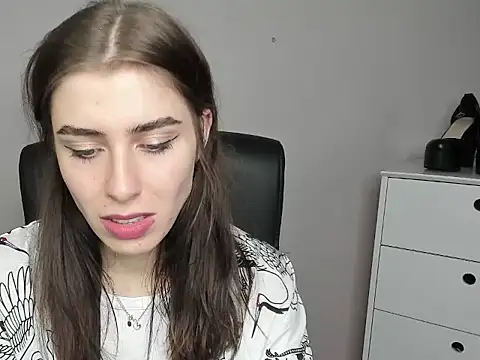 Snapshot of dreamPIA chatting on 10/19/25, 06:47 dreamPIA online show from 10/19/25, 06:47