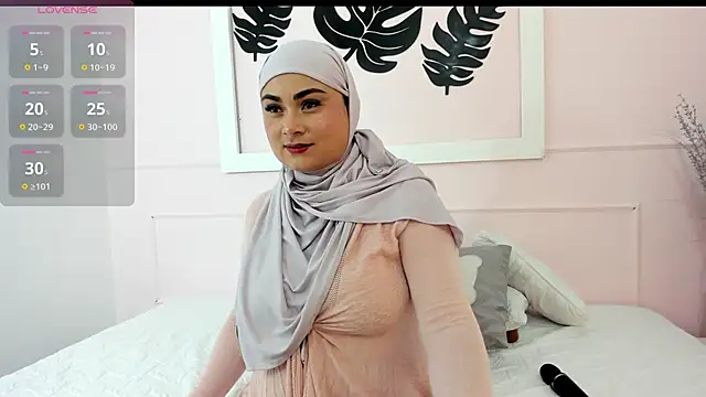 azaharaaa  online show from 09/19/25, 11:44