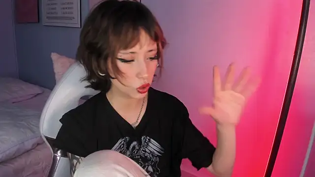 Hannahpage online show from 04/29/26, 05:30