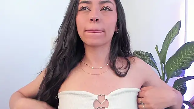 canelleGarces online show from 04/23/26, 12:29