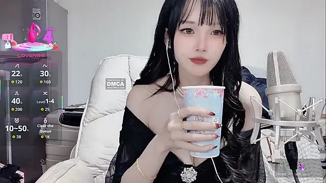 twlilybae online show from 04/01/26, 11:44