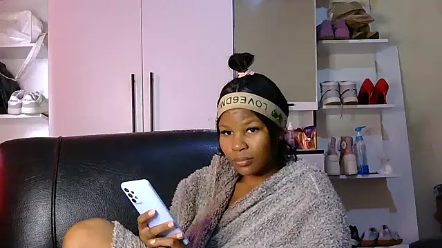 Snapshot of Seductive_Yellow_Titties chatting on 09/20/25, 10:38 Seductive Yellow Titties online show from 09/20/25, 10:38