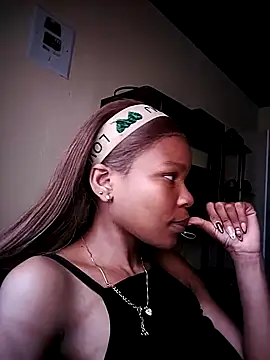 Snapshot of Seductive_Yellow_Titties chatting on 10/28/25, 07:01 Seductive Yellow Titties online show from 10/28/25, 07:01