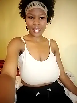 Snapshot of Seductive_Yellow_Titties chatting on 11/16/25, 08:31 Seductive Yellow Titties online show from 11/16/25, 08:31