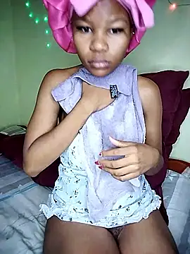 Seductive Yellow Titties online show from 01/13/26, 05:13