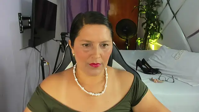 KikaDuque online show from 11/24/25, 07:24