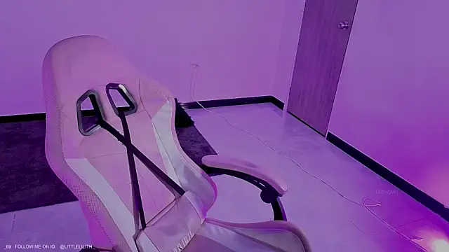 Snapshot of LilithCary chatting on 01/06/26, 08:23 LilithCary online show from 01/06/26, 08:23