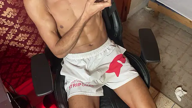 Snapshot of JUSTFORRICH chatting on 11/08/25, 05:01 JUSTFORRICH online show from 11/08/25, 05:01