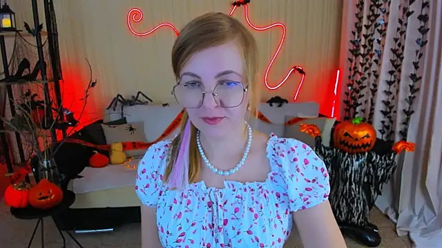 YourUniverser online show from 10/25/25, 09:28