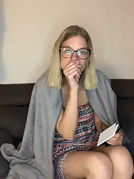 Snapshot of Lesamantssexy chatting on 10/11/25, 07:01 Lesamantssexy online show from 10/11/25, 07:01